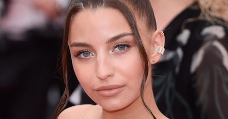 Julia Wieniawa na czerwonym dywanie w Cannes. Wygląda perfekcyjnie