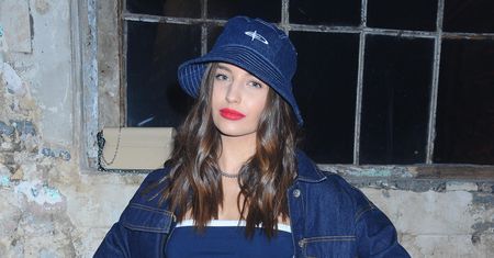 Julia Wieniawa w niecodziennej stylizacji. Uwagę fanów przykuł płaszcz