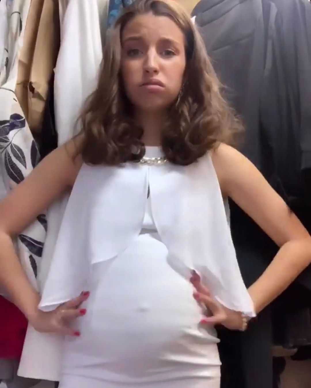 Julia Wieniawa z dużym brzuszkiem