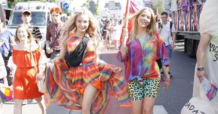 Julia Wieniawa i Jessica Mercedes razem na Paradzie Równości. Zaszalały ze stylizacjami
