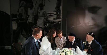 Brytyjska rodzina królewska chwali Polaków. "Polska jest przykładem odwagi, zdecydowania i odporności"