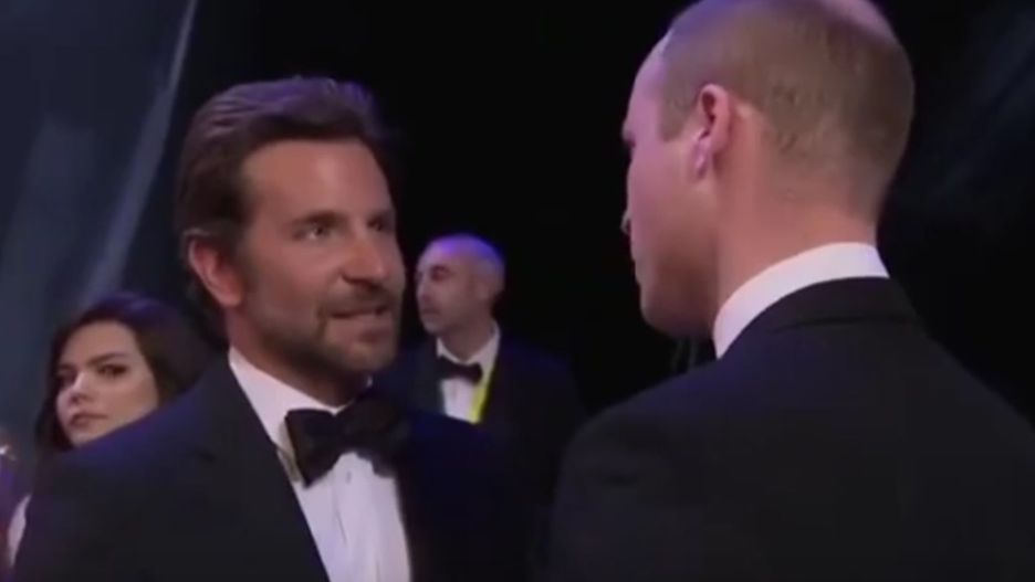 Bradlej Cooper i książę William podczas gali BAFTA 2019