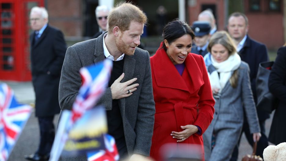 Meghan Markle udaje ciążę, a królowa Elżbieta II chce jej rozwodu z księciem Harrym.