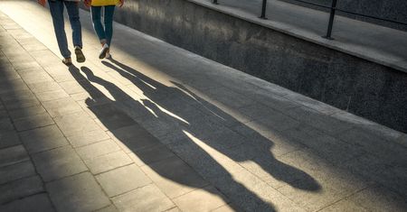 Ona zarabia najniższą krajową, on znacznie więcej. Mężczyzna nie widzi ich wspólnej przyszłości