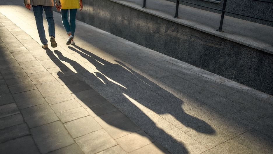 Zarabia najniższą krajową. Mężczyzna zastanawia się, czy warto z nią być