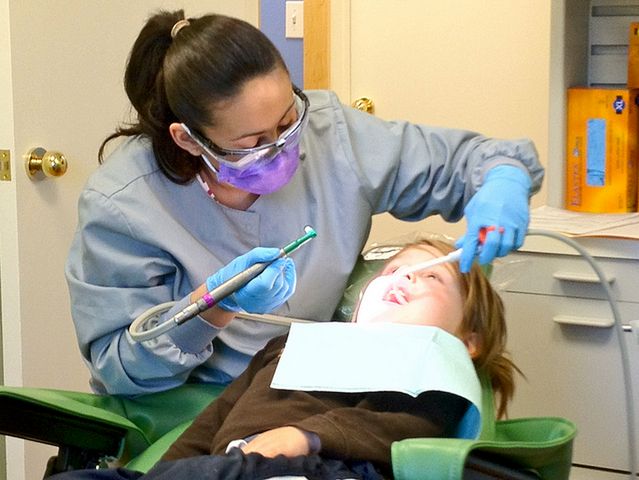 Czy wizyta u stomatologa może nas uchronić przed poważnymi komplikacjami zdrowotnymi?