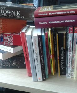 Mówi się, że Polacy nie czytają książek. Ten widok zaprzecza wszelkim teoriom