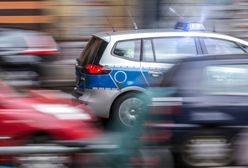 Policja eskortowała samochód w drodze do szpitala. Chcieli uratować życie kobiety