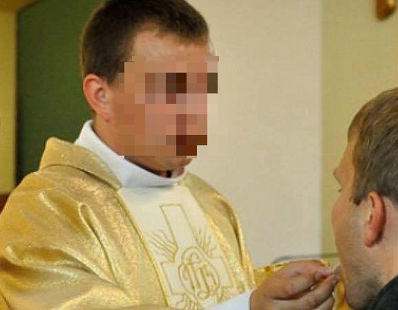 Ksiądz uprawiał marihuanę i piekł z nią ciasteczka. Na plebanii odkryto profesjonalną plantację