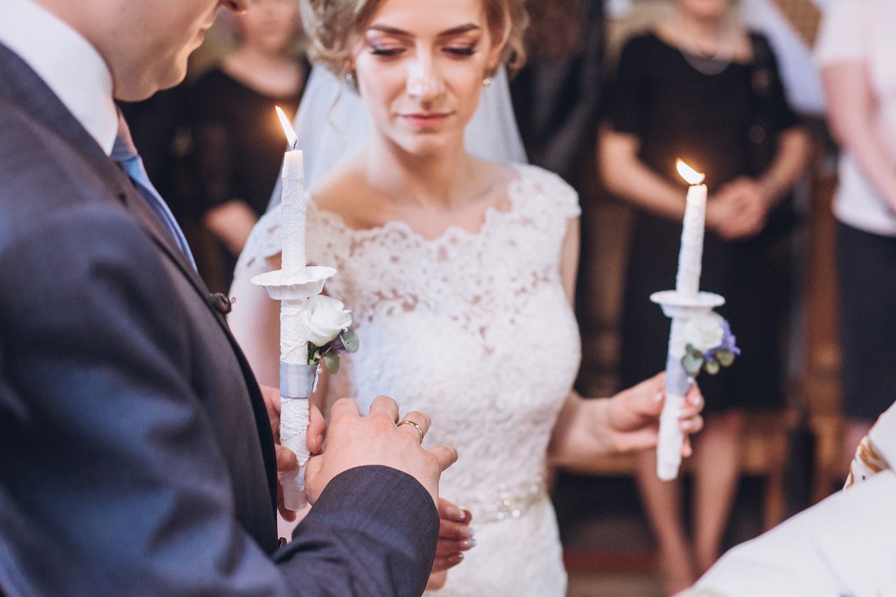 Przed ślubem poznali opinie parafian. Nie chcieli księdza konserwatysty i cennika "nie mniej niż 1000 zł"