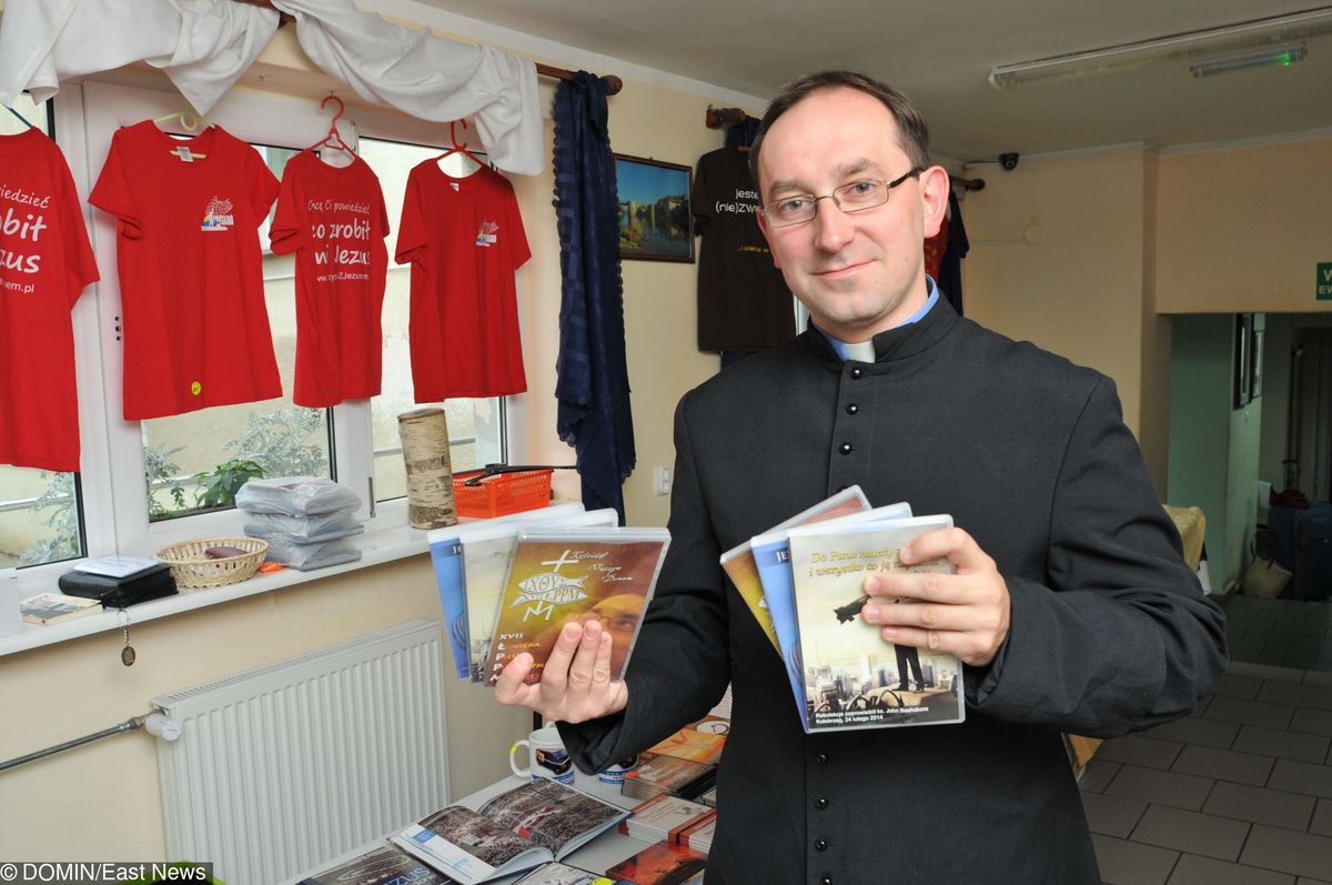 Księża spalili książki. Rzecznik diecezji ich skrytykował