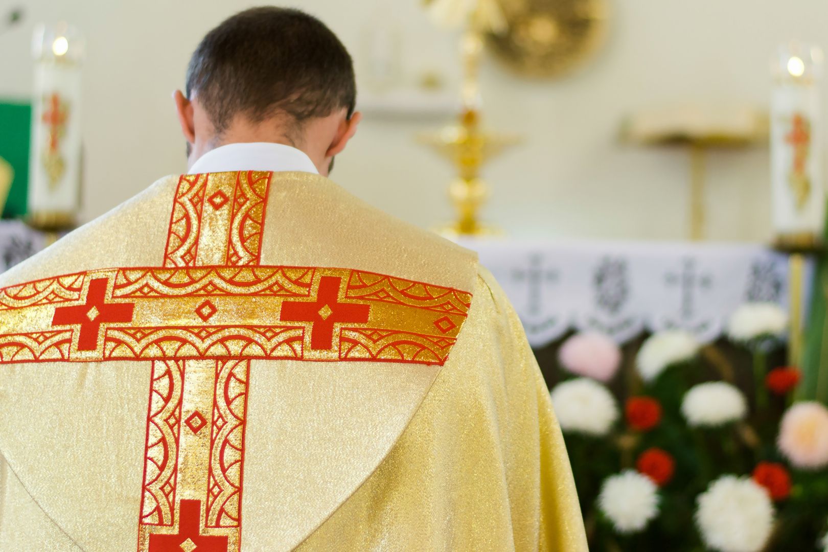 Księża będą walczyć z alkoholizmem? Pomoże im PARPA