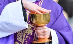 Wydminy. Ksiądz przyjechał pijany na pogrzeb. Został ukarany przez biskupa