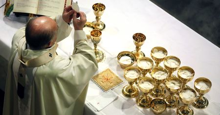 Socjolog tłumaczy, dlaczego polskie kościoły pustoszeją