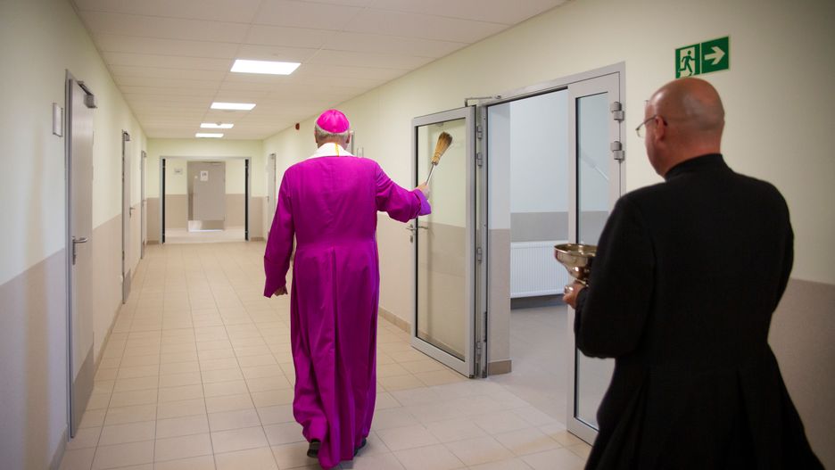 Łódzcy radni PO-KO nie chcą, aby władze kościelne były witane przed samorządowymi podczas uroczystości szkolnych