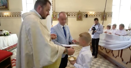 Oburzające nagranie z kościoła. Ksiądz skwitował dziecko: "Porażka jakaś"