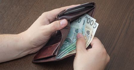 Obniżka PIT wchodzi w życie. Od teraz zarabiamy więcej