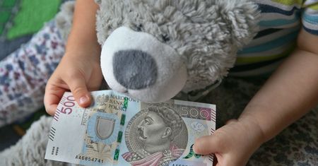 500 plus do podziału między rozwiedzionych rodziców? Tak, ale pod pewnymi warunkami