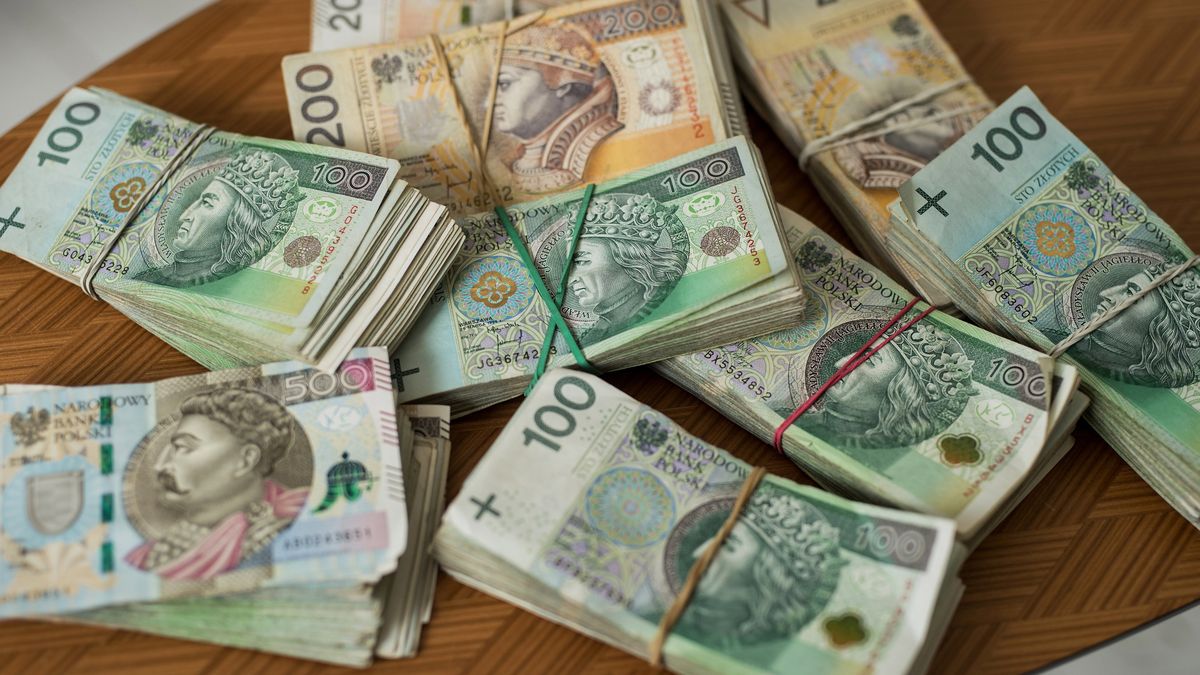 Pranie brudnych pieniędzy to działania zmierzające do wprowadzenia do obrotu pieniędzy uzyskanych z nielegalnych źródeł 