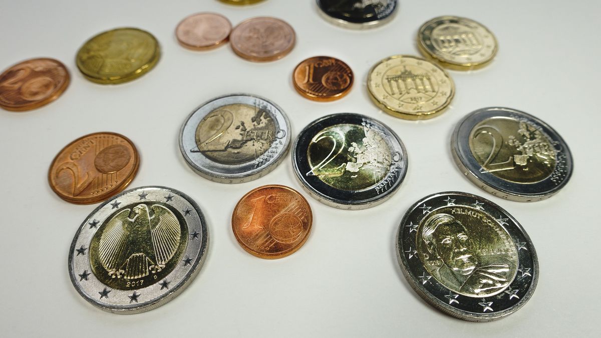 Złoty jest pod presją, ale brakuje impulsu sugerującego dalszą przecenę polskiej waluty. 