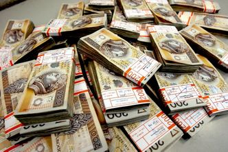 Depozyty przynoszą straty, ale Polacy i tak je zakładają. I dają dobrze zarobić bankom