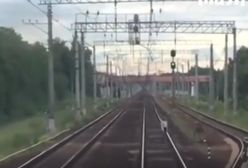 Nastolatka chciała rzucić się pod pociąg. Wyhamował w ostatniej chwili. Wstrząsające nagranie
