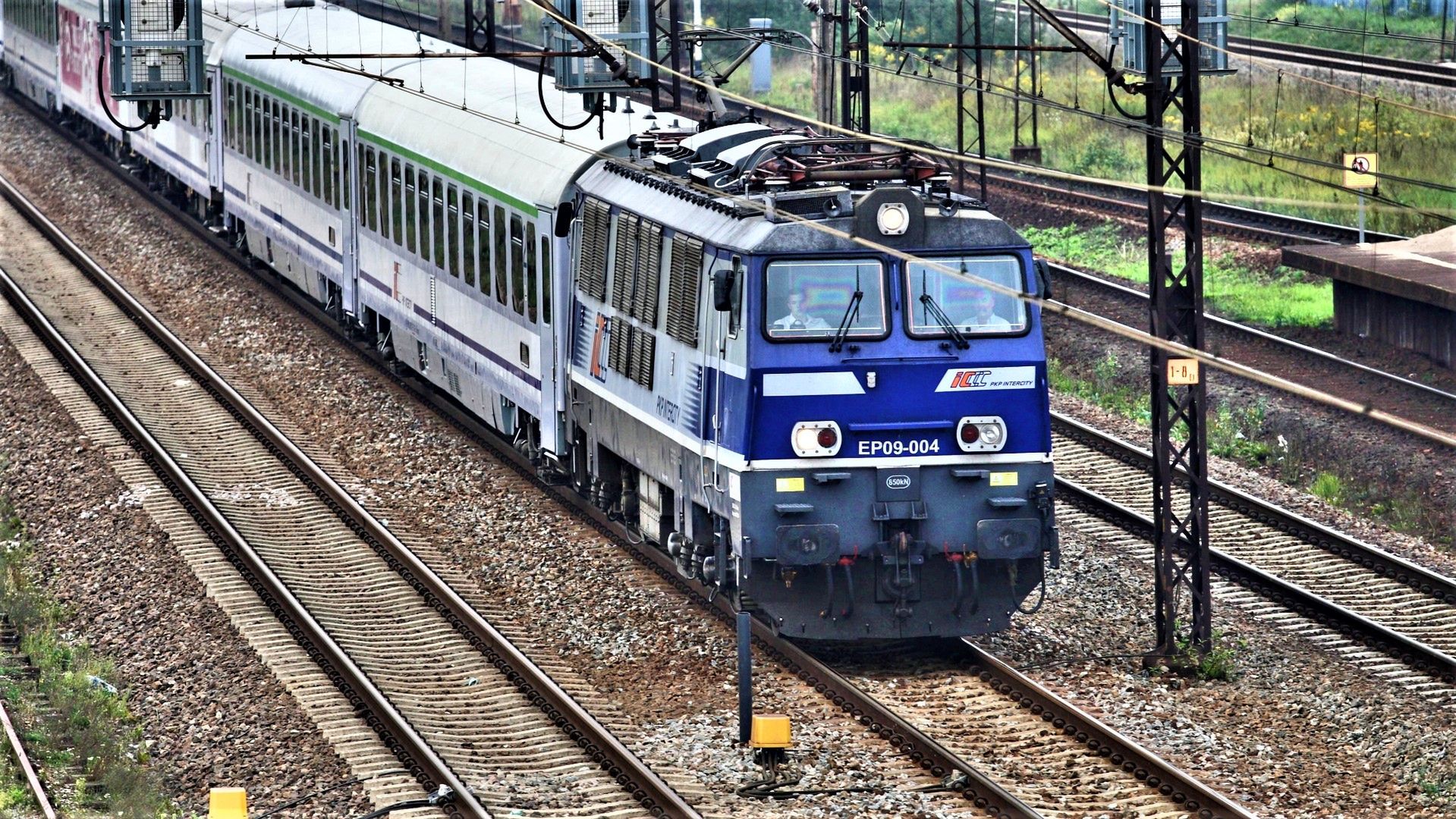 Co stoi między Berlinem a Warszawą? Pociąg w szczerym polu