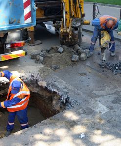 Rzeszów. Awaria wodociągu. Całkowicie nieprzejezdna droga