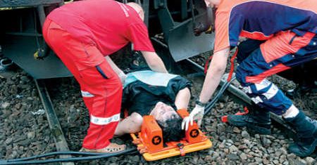 Kobieta wpadła pod pociąg i... przeżyła