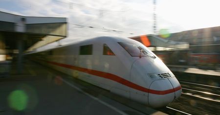 Imigrant pociągnął chłopca i wskoczył z nim pod pociąg