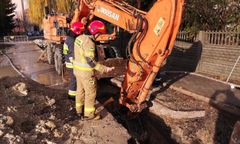 Włoszczowa. Operator koparki uszkodził rurę z gazem. Ewakuowano 80 osób