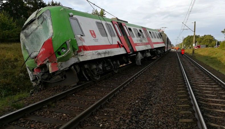 Zderzenie pociągu z tirem w Podlaskiem. Są ranni