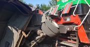 Pociąg zmiażdżył busa na Dolnym Śląsku. Kierowca rozmawiał przez komórkę