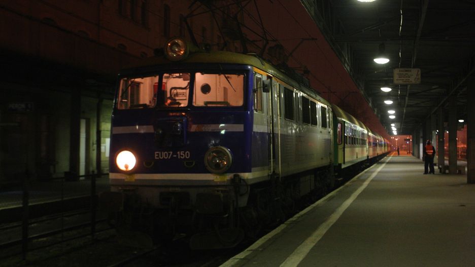 Kiedy zmiana czasu? Już w ten weekend. W nocy z soboty na niedzielę 17 pociągów będzie musiało zatrzymać się na godzinę, by dostosować się do rozkładu