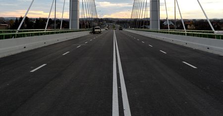Czy z polskich dróg zniknie podwójna ciągła?