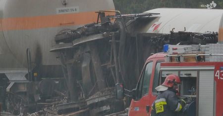 Świętokrzyskie: pociąg z cysternami z gazem zderzył się z ciężarówką. Jedna osoba jest ranna