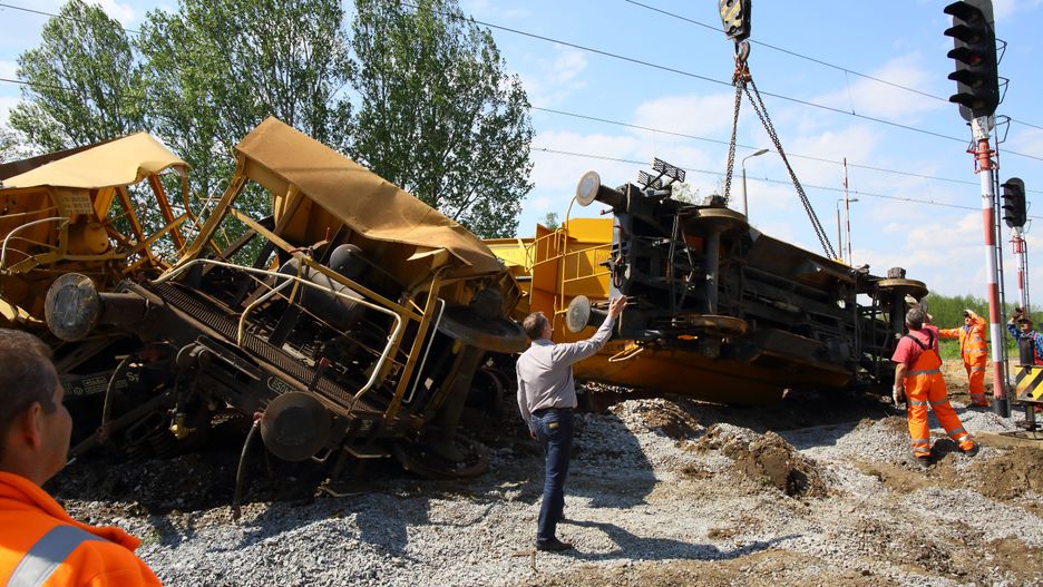 Wykolejone wagony w Sośniach Ostrowskich (woj. wielkopolskie)
