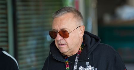 Darłowo. Jerzy Owsiak na moście im. Wielkiej Orkiestry Świątecznej Pomocy