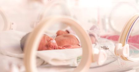 Rodzice wcześniaków nie mają czasu wybierać śpioszków. Stojąc nad inkubatorem, myślą "będzie żyło czy nie?"