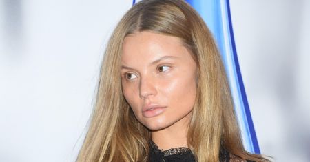 Magdalena Frąckowiak poczuła święta. Roznegliżowana udaje "śnieżynkę"