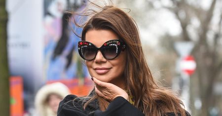 Edyta Górniak w bieliźnie i błyszczącej marynarce. Przywołała wspomnienia