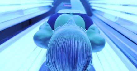 Opalanie w solarium — jak się opalać, jak często i ile to kosztuje?