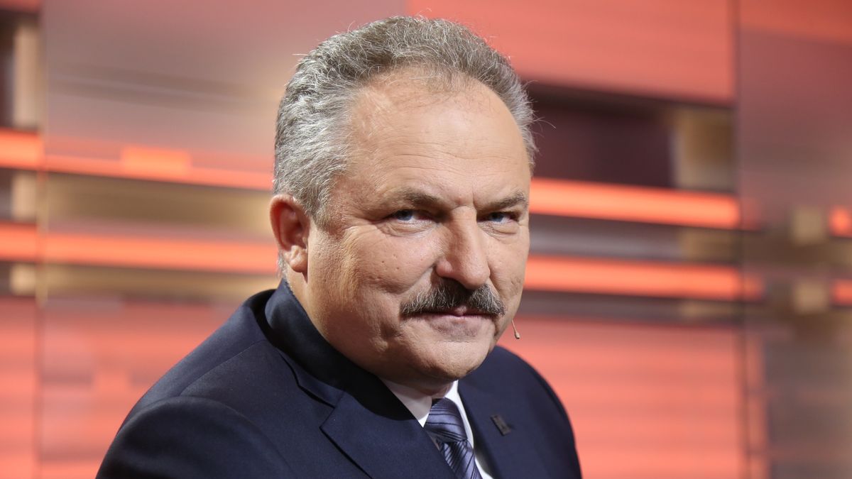 "Ponieważ mieliśmy zwroty, postanowiłem nie wylewać tego piwa do kanału, tylko przerobić na whisky". Tak Jakubiak tłumaczył swoją decyzję o produkcji "szkockiej".