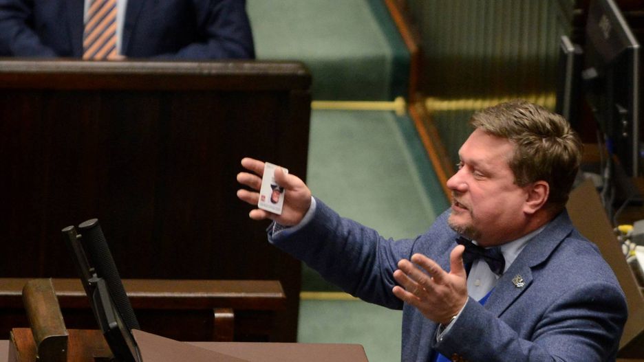 Bartosz Józwiak mówi, że chce wychowywać "swoje dzieci według własnych norm, zasad i praw"