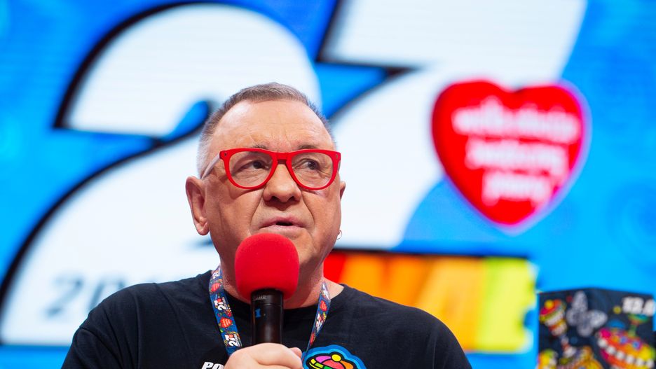 Do dzisiejszego poranka opublikowano tysiące zdjęć, postów i wpisów, które nawołują Owsiaka do zmiany decyzji