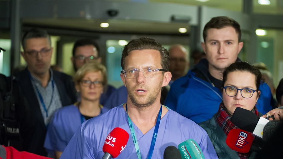 W nocy z 13 na 14 stycznia dr Tomasz Stefaniak przekazał, że prezydent Gdańska przeszedł operację. Jednak jego stan był bardzo ciężki.