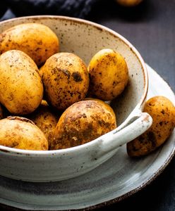 Ziemniak nie tylko do jedzenia. 9 sposobów, jak go wykorzystać w domu