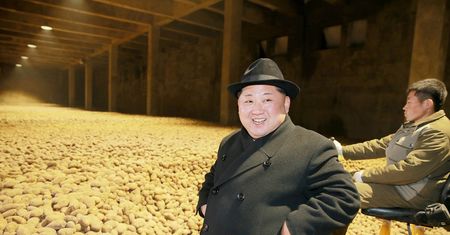 Kim "ojcem chrzestnym" kartofli. Nie darowali mu tego zdjęcia
