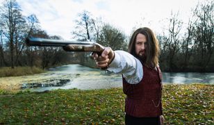 Serial TVN polską odpowiedzią na "Sherlocka" i "Tabu"? Recenzja 1. odcinka "Belle Epoque"