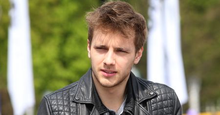 Maciej Musiał w odważnej sesji. W końcu zobaczyliśmy, co ma pod koszulką